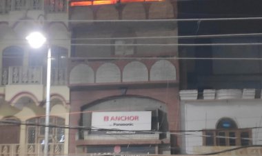 प्रयागराज के जीरो रोड के मार्केट मे लगी भीषण आग