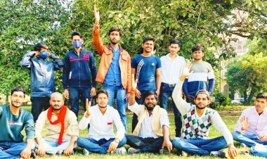 पूर्व मुख्यमंत्री अखिलेश यादव की गिरफ्तारी का सपा युवजन के कार्यकर्ताओं ने कि निंदा