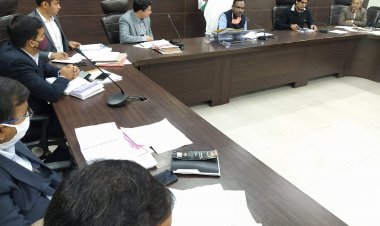 मण्डलायुक्त ने अभियान चलाकर राजस्व वसूली में तेजी लाये जाने के दिये निर्देश