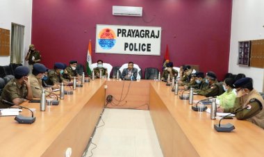 कोहरे व धुंध में ट्रैफिक ब्यवस्था को लेकर डीआईजी एसएसपी प्रयागराज ने राजपत्रित अधिकारिगणो के साथ की बैठक