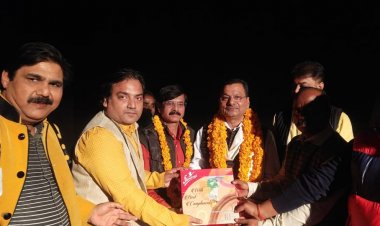 उत्तर मध्य सांस्कृतिक केंद्र में "गज फुट इंच" नामक नाट्य  का मंचन