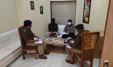 अपर पुलिस महानिदेशक प्रयागराज जोन प्रयागराज प्रेम प्रकाश  ने चित्रकूट जनपद में समीक्षा गोष्ठी कर आवश्यक दिशा-निर्देश दिए