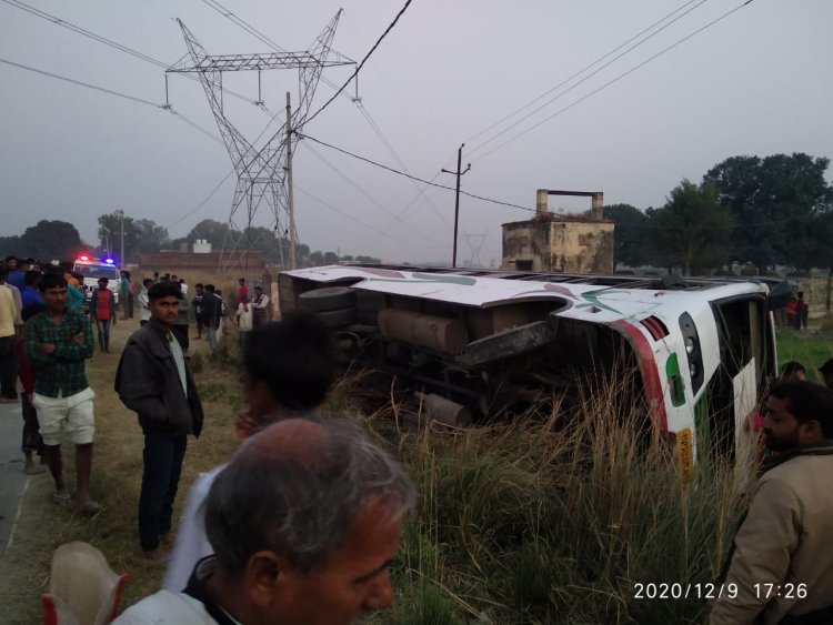 बारातियों से भरी बस पलटी कई लहूलुहान