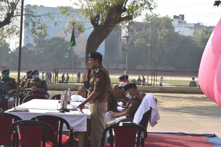 प्रतियोगात्मक परीक्षा को सकुशल सम्पन्न कराने हेतु जिले के वरिष्ठ अधिकारियों ने ड्यूटी पर लगे पुलिस कर्मियों को किया ब्रीफ