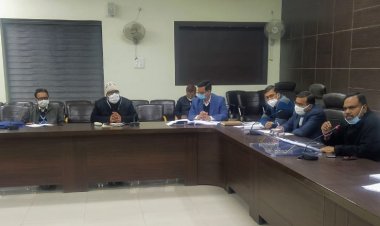 मण्डलायुक्त ने कोविड-19 के वैक्सीनेशन हेतु सभी आवश्यक तैयारियां समय से सुनिश्चित किये जाने के दिये निर्देश
