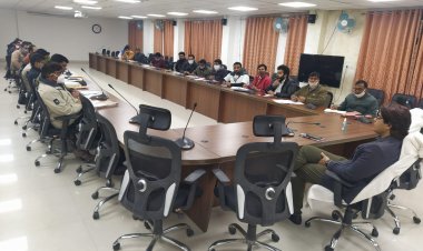 जिलाधिकारी ने माघ मेला की तैयारियों के सम्बंध में बैठक कर सभी सम्बंधित विभागों के अधिकारियों को कार्य में तेजी लाते हुए समय से कार्य को पूर्ण कराये जाने का दिया निर्देश