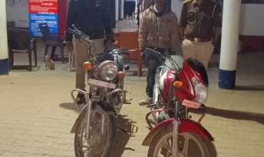 शातिर चोर गिरफ्तार, चोरी की 02 मोटर साइकिल व 04 देशी बम बरामदः