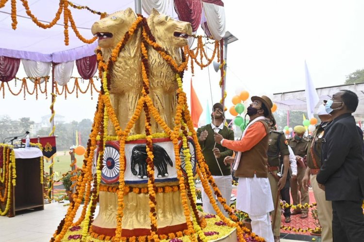 72 वे गणतंत्र दिवस पर प्रयागराज में उपमुख्यमंत्री ने ध्वजारोहण कर ली परेड की सलामी