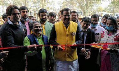 जलशक्ति मंत्री ने माघ मेला क्षेत्र में नमांमि गंगे प्रदर्शनी का फीता काटकर किया शुभारम्भ