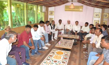 सभी बाज़ारों में पार्किंग उपलब्ध कराने की मांग को लेकर बैठक