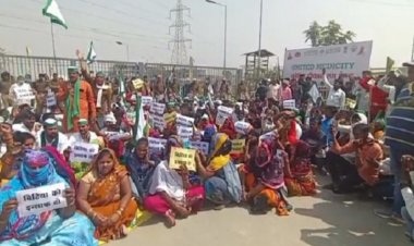 3 साल की बच्ची के मौत मामले को लेकर अस्पताल के बाहर प्रदर्शन