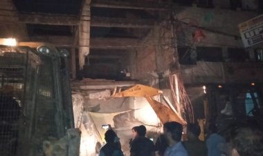 वसीम रिजवी के करीब वकार रिज़वी के अवैध सम्पत्ति पर चला पीडीए का बुल्डोजर