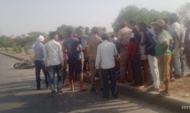 कोखराज मे अनियंत्रित बाइक डिवाइडर से टकराई,3 युवक घायल