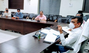 मण्डलायुक्त ने मण्डलीय गेहूं खरीद की तैयारियों की समीक्षा की