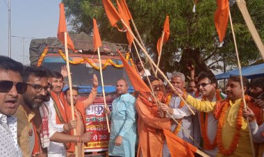 प्रयागराज से हरीद्वार कुंभ में मास पर्यन्त भंडारा चलाने  हेतु  जत्था हरिद्वार की ओर रवाना