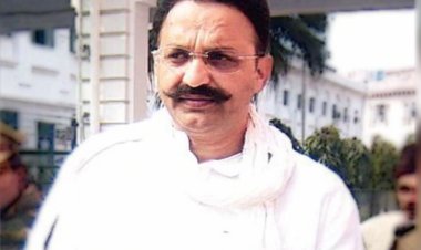 मुख्तार अंसारी की एंबुलेंस, डॉक्टर पर केस