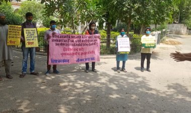 दिशा छात्र संगठन की ओर से इलाहाबाद विश्वविद्यालय के छात्रसंघ भवन पर विरोध प्रदर्शन