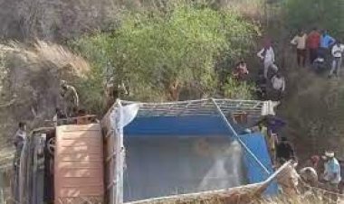 इटावा में सड़क हादसा, 12 श्रद्धालुओं की मौत