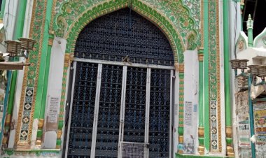 मस्जिदों मे छाई रही खामोशी तो घरों मे पढ़ी गई जुम्मतुल विदा की नमाज़