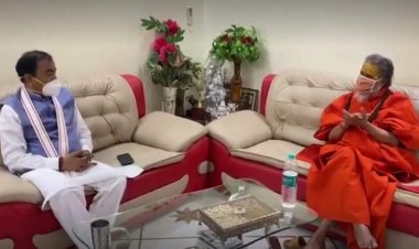 प्रयागराज- डिप्टी सीएम केशव प्रसाद मौर्य ने महंत नरेंद्र गिरी से की मुलाकात