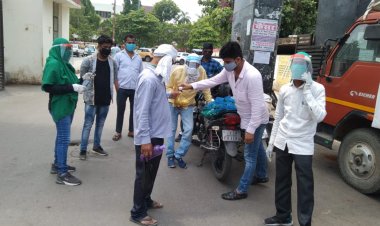 उम्मीद संस्था व एपीजे अब्दुल कलाम भोजन बैंक संस्था के द्वारा जरूरतमन्दों को किया जा रहा है भोजन वितरण