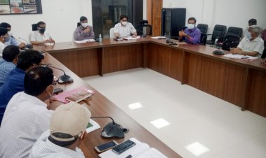 ग्रामीण तथा शहरी क्षेत्रों में अभियान चलाकर सैनेटाइजेशन एवं साफ-सफाई का कार्य नियमित रूप से कराये जाने के दिये निर्देश