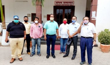 प्रयागराज व्यापार मंडल का प्रतिनिधिमंडल ने जिलाधिकारी से कटरा क्षेत्र को कंटेनमेंट जोन से मुक्त करने का किया आग्रह