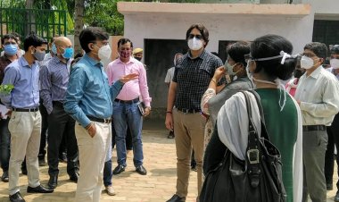 सोरांव तहसील स्थित रामपुर एवं सहजीपुर ग्रामीण क्षेत्रों का मंडलायुक्त ने किया निरीक्षण