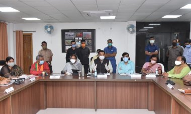 प्रयागराज के दौरे पर UP सरकार के मंत्री डॉ. महेंद्र सिंह, कोविड कार्यों का किया निरीक्षण