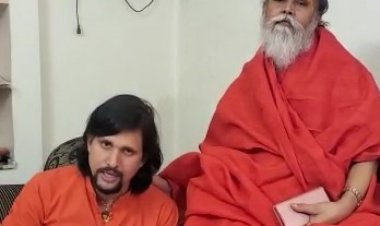 गुरु-शिष्य के बीच विवाद खत्म, महंत नरेंद्र गिरी से आनंद गिरी ने माफी मांगी