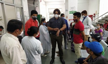 प्रयागराज: DM ने चिकित्सालयों का किया भ्रमण , वैक्सीनेशन के कार्यों का लिया जायजा