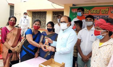 काल्विन अस्पताल पहुंचे मंत्री सिद्धार्थनाथ सिंह, कहा- जून में 1 करोड़ लोगों का वैक्सीनेशन