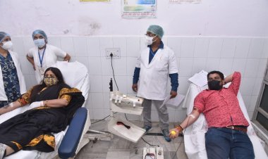 महापौर अभिलाषा गुप्ता का वैक्सीनेशन को लेकर जागरूकता अभियान, काल्विन अस्पताल के  ब्लड बैंक में किया रक्तदान