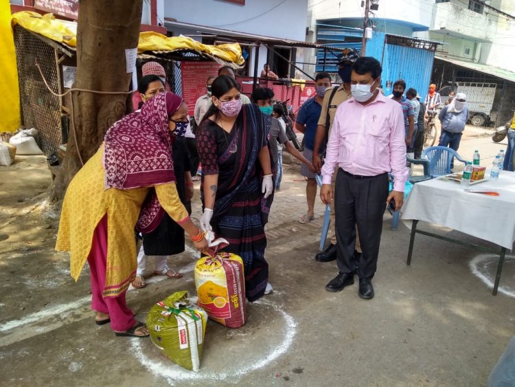 जनप्रतिनिधियों की उपस्थित में प्रधानमंत्री गरीब कल्याण अन्न योजनान्तर्गत किया गया खाद्यान्न वितरण