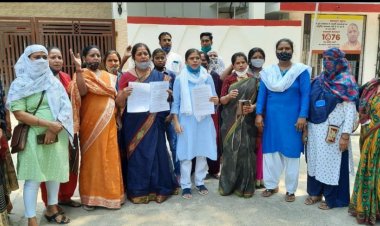 SRN मेडिकल कॉलेज में पीड़िता को इंसाफ के लिए IG ऑफिस के बाहर प्रदर्शन