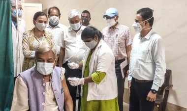 कांग्रेस नेता प्रमोद तिवारी ने लगवाई कोविड वैक्सीन