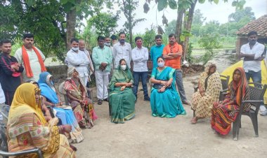 सांसद केशरी देवी ने सोरांव सामुदायिक स्वास्थ्य केंद्र का निरीक्षण