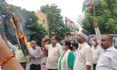 चिराग पासवान के समर्थन में लोजपा कार्यकर्ताओं ने फूंका पारस का पुतला