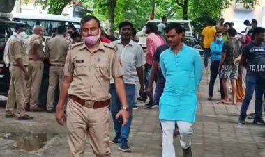 ट्रक ने मोटर साइकिल में मारी टक्कर, दो नवजात की मौत