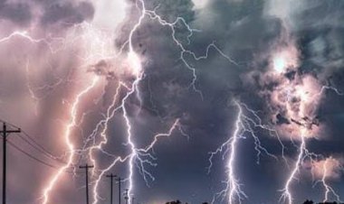 आकाशीय बिजली की चपेट में आने से तीन की मौत, चार घायल