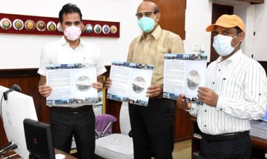 महाप्रबंधक ने प्रयागराज के यमुना में बने नैनी ब्रिज पर बनी डाक्युमेंट्री रिलीज की