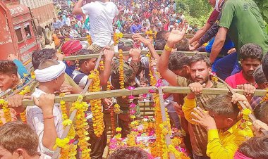 प्रतापगढ़: शहीद के अंतिम दर्शन के लिए उमड़ा जन सैलाब