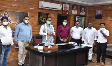 भदोही : उपमुख्यमंत्री केशव प्रसाद और दिनेश शर्मा से प्रवासी युवाओं ने की मुलाकात