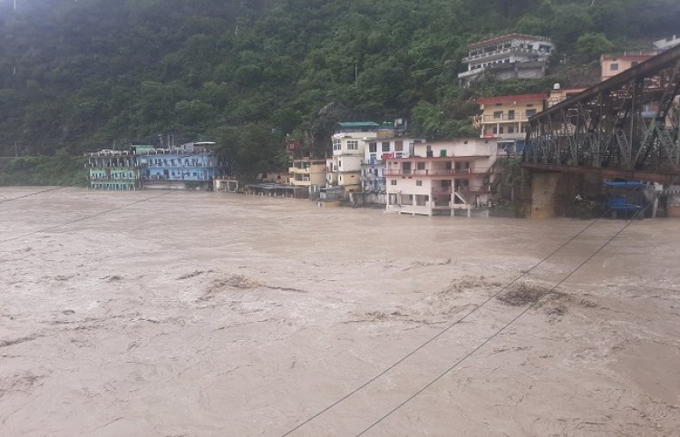 उत्तराखंड में पहाड़ से लेकर मैदान तक गंगा, अलकनंदा उफान पर