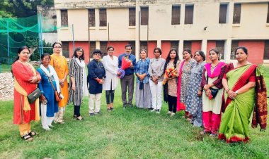 उत्तर प्रदेश महिला शिक्षक संघ की प्रयागराज कार्यकारणी  ने एडी बेसिक,प्रयागराज से की शिष्टाचार भेंट