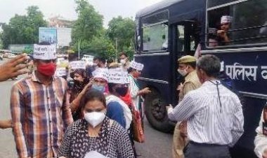 मुख्यमंत्री आवास चौराहे से हिरासत में लिए गये सहायक अध्यापक भर्ती आंदोलनकारी