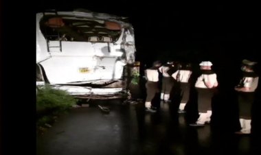 बसों की टक्कर में सात बारातियों की मौत, 10 घायल