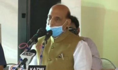 रक्षामंत्री राजनाथ सिंह ने लालजी टण्डन की प्रतिमा का किया अनावरण