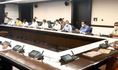 उप्र संस्कृति नीति व रामायण कॉन्क्लेव के सम्बन्ध में मुख्यमंत्री के समक्ष प्रस्तुतीकरण