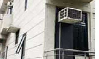 नोएडा : बेटियों को बंधक बनाकर कारोबारी के घर से लाखों की लूट